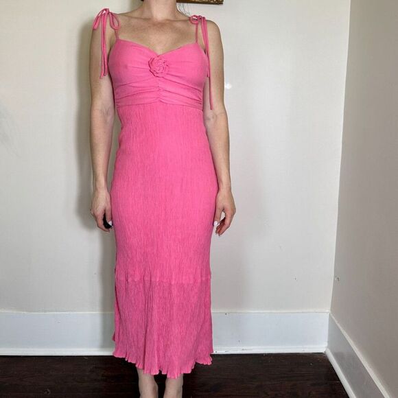 Gorgeous By The River Pink Feminine Maxi Dress with Flower Size Medium - Picture 1 of 4
